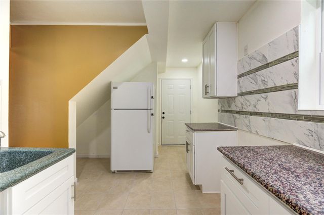 303 Shady Glen Lane, Conroe, TX 77385