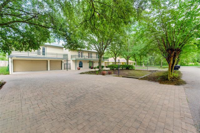 303 Shady Glen Lane, Conroe, TX 77385