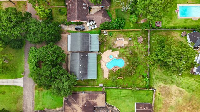 303 Shady Glen Lane, Conroe, TX 77385