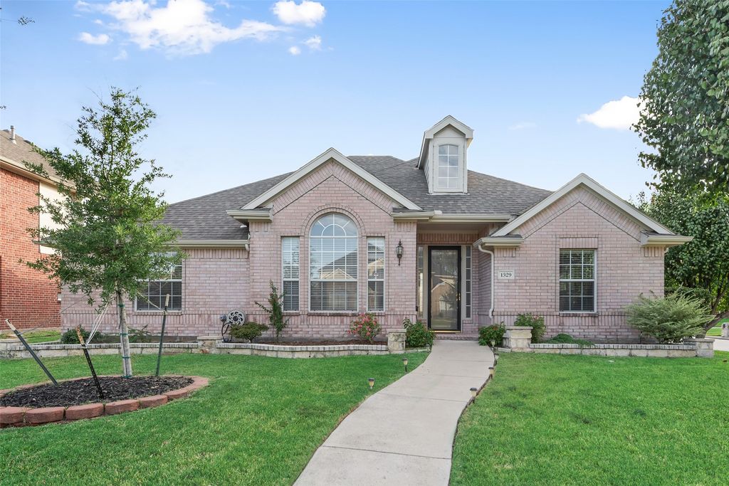 1529 Dimmit Drive, Carrollton, TX 75010 — exterior