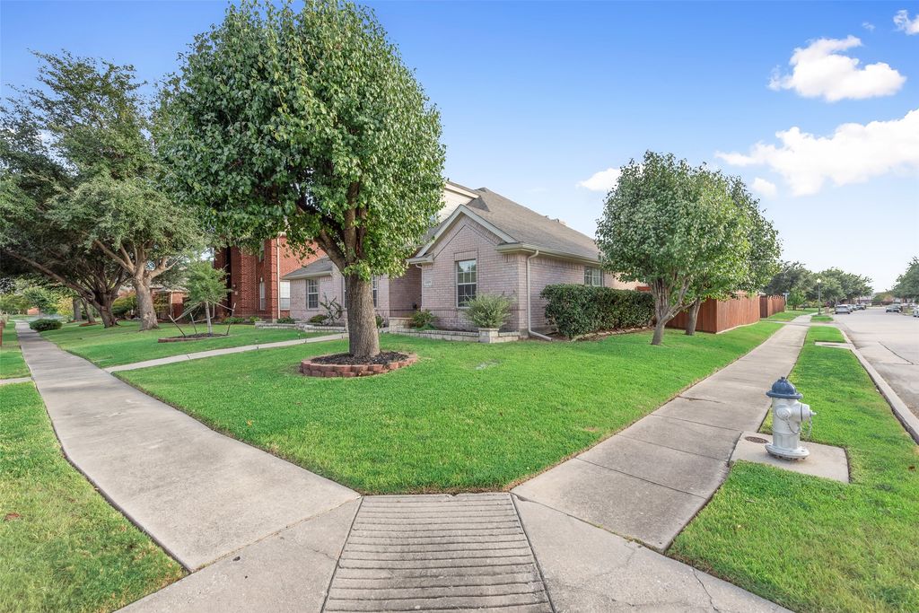1529 Dimmit Drive, Carrollton, TX 75010 — photo 4