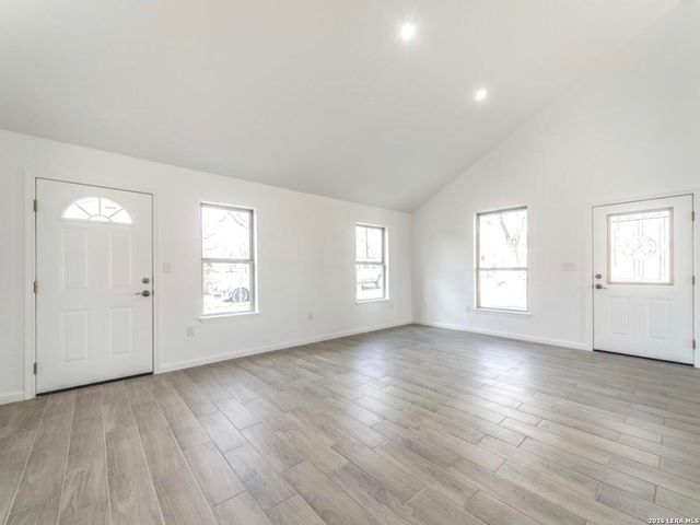 106 VALLEY OAKS LN, Kerrville, TX 78028