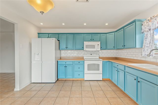 644 S Elgin Road, Golden Valley, AZ 86413