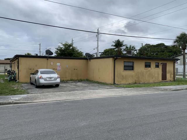 2840 Avenue S, West Palm Beach, FL 33404
