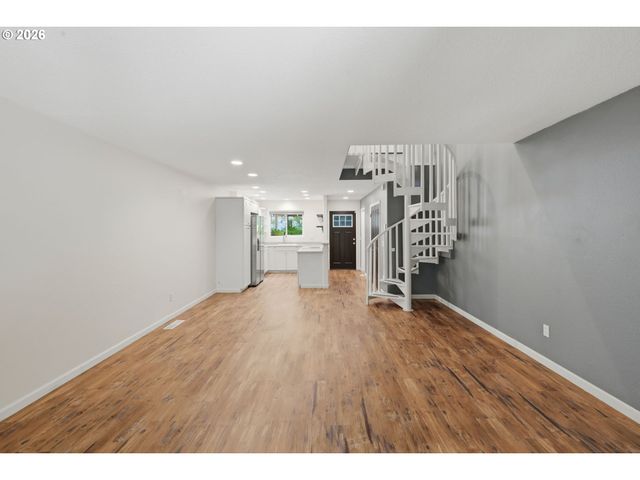 12054 N JANTZEN BEACH Ave, Portland, OR 97217