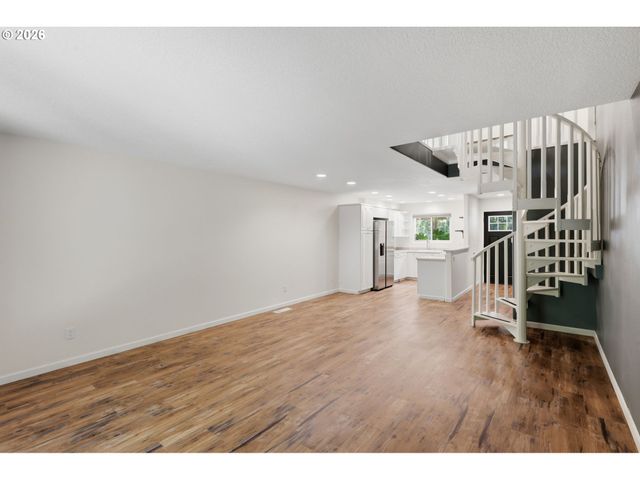 12054 N JANTZEN BEACH Ave, Portland, OR 97217