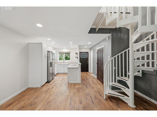 12054 N JANTZEN BEACH Ave, Portland, OR 97217