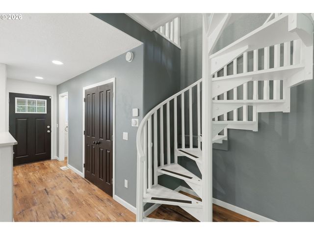 12054 N JANTZEN BEACH Ave, Portland, OR 97217