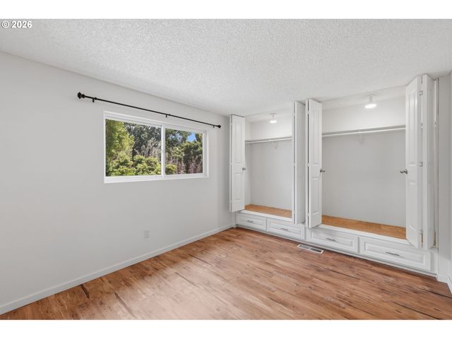 12054 N JANTZEN BEACH Ave, Portland, OR 97217