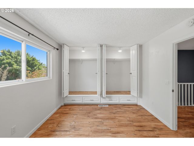 12054 N JANTZEN BEACH Ave, Portland, OR 97217