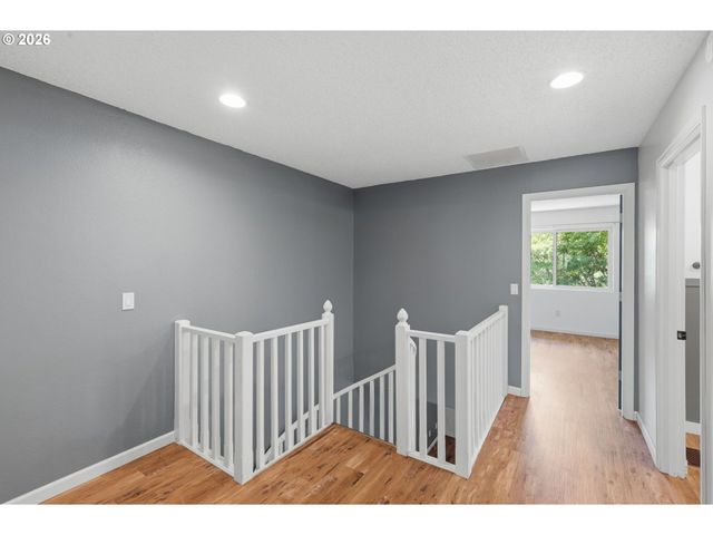 12054 N JANTZEN BEACH Ave, Portland, OR 97217