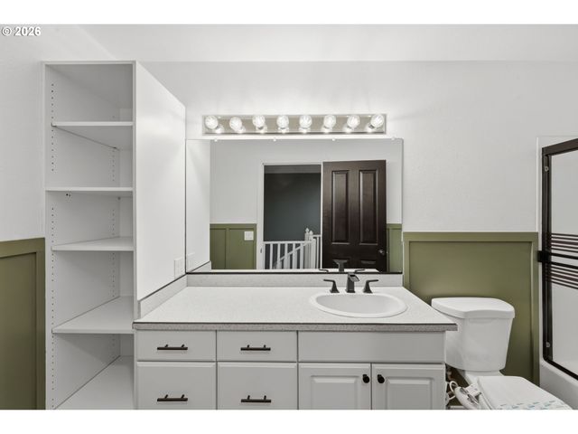 12054 N JANTZEN BEACH Ave, Portland, OR 97217