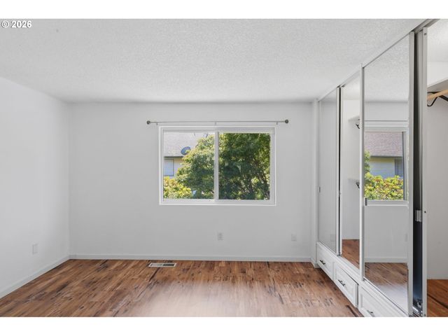 12054 N JANTZEN BEACH Ave, Portland, OR 97217