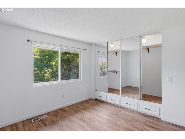12054 N JANTZEN BEACH Ave, Portland, OR 97217