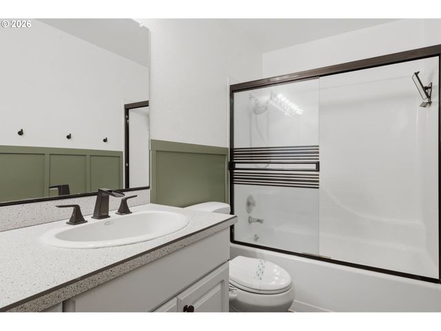 12054 N JANTZEN BEACH Ave, Portland, OR 97217