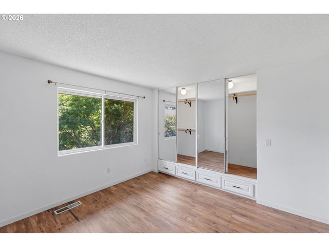 12054 N JANTZEN BEACH Ave, Portland, OR 97217