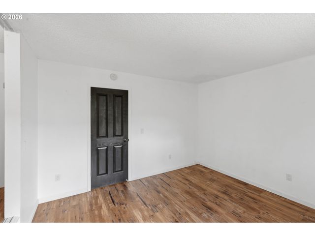 12054 N JANTZEN BEACH Ave, Portland, OR 97217