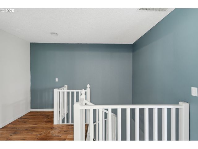 12054 N JANTZEN BEACH Ave, Portland, OR 97217