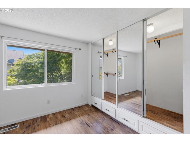 12054 N JANTZEN BEACH Ave, Portland, OR 97217