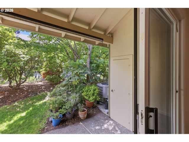 12054 N JANTZEN BEACH Ave, Portland, OR 97217