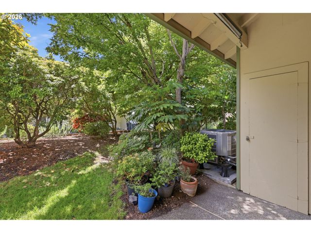 12054 N JANTZEN BEACH Ave, Portland, OR 97217