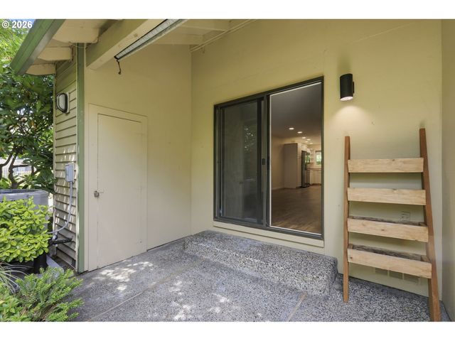 12054 N JANTZEN BEACH Ave, Portland, OR 97217