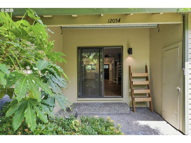 12054 N JANTZEN BEACH Ave, Portland, OR 97217