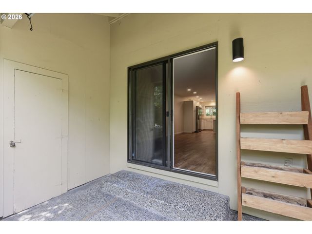 12054 N JANTZEN BEACH Ave, Portland, OR 97217