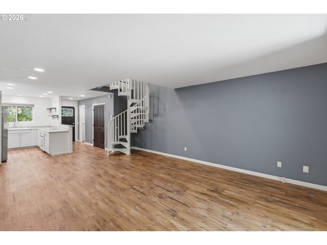 12054 N JANTZEN BEACH Ave, Portland, OR 97217