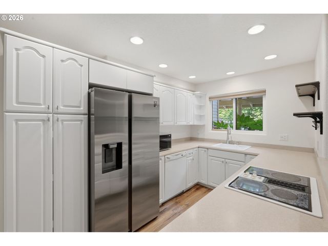 12054 N JANTZEN BEACH Ave, Portland, OR 97217