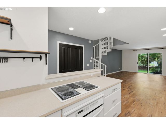 12054 N JANTZEN BEACH Ave, Portland, OR 97217