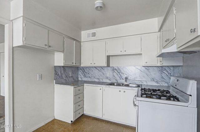 3828 Taylor Avenue, El Paso, TX 79930