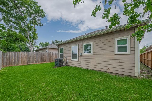 7981 Saint Louis Street, Houston, TX 77028
