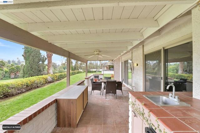 742 Via Zapata, Riverside, CA 92507
