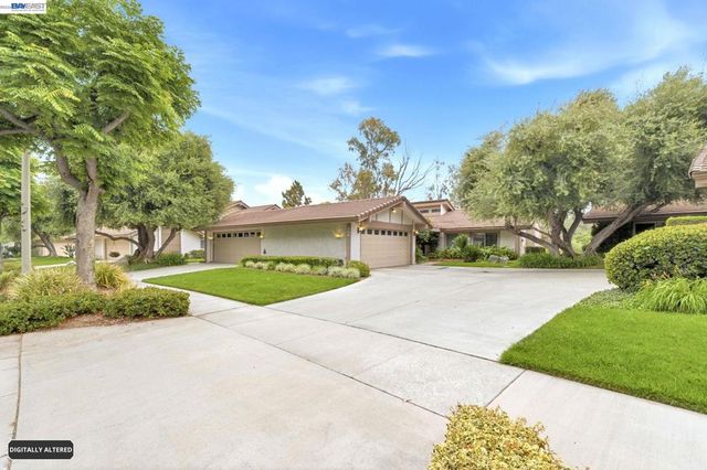 742 Via Zapata, Riverside, CA 92507