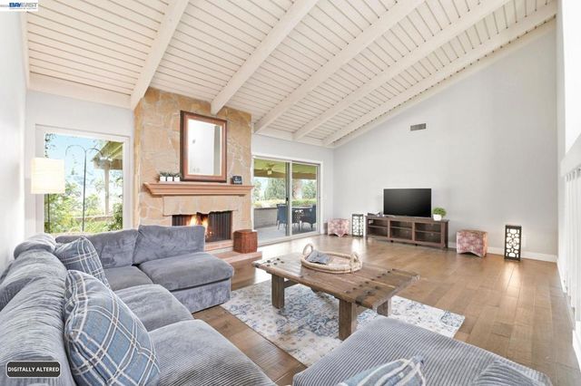 742 Via Zapata, Riverside, CA 92507