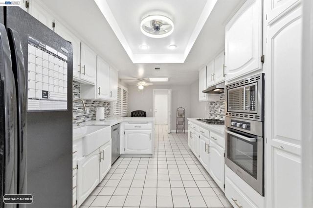 742 Via Zapata, Riverside, CA 92507