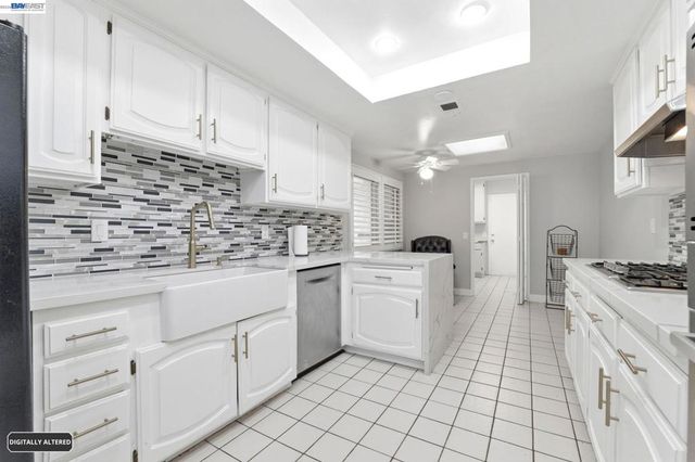 742 Via Zapata, Riverside, CA 92507