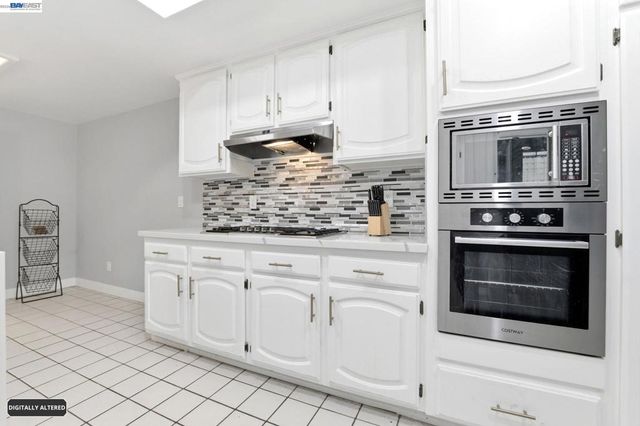 742 Via Zapata, Riverside, CA 92507