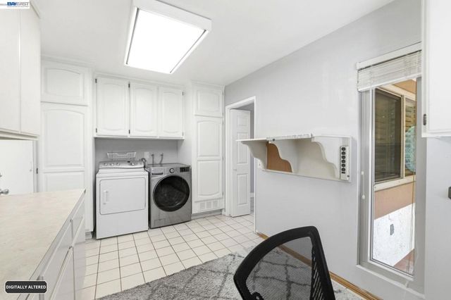 742 Via Zapata, Riverside, CA 92507