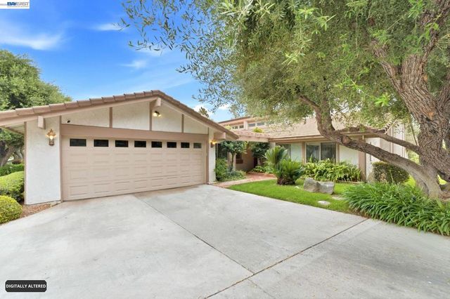 742 Via Zapata, Riverside, CA 92507