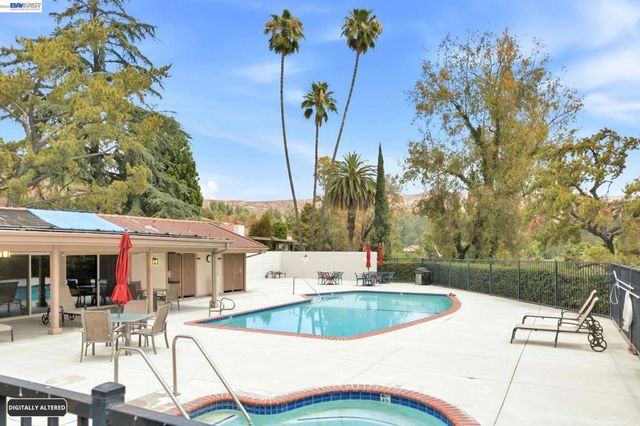742 Via Zapata, Riverside, CA 92507