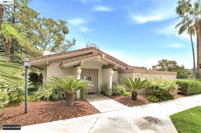 742 Via Zapata, Riverside, CA 92507