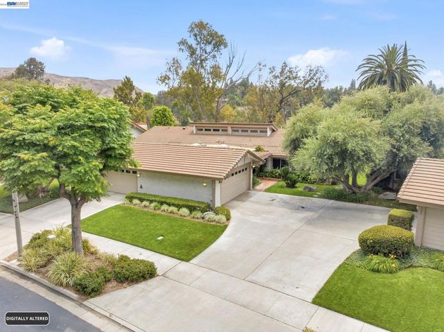 742 Via Zapata, Riverside, CA 92507