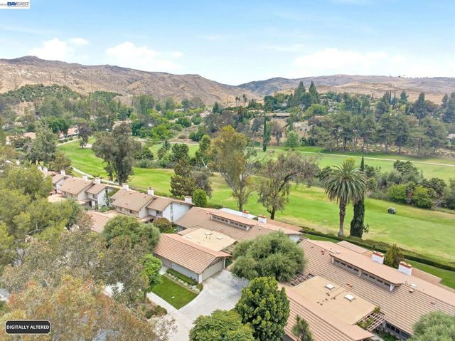 742 Via Zapata, Riverside, CA 92507