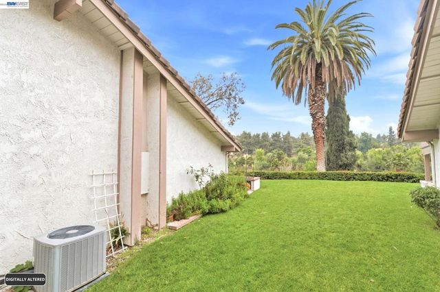 742 Via Zapata, Riverside, CA 92507