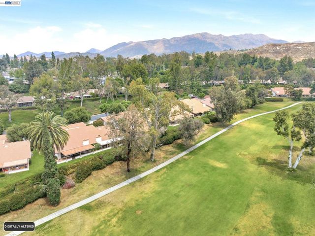 742 Via Zapata, Riverside, CA 92507