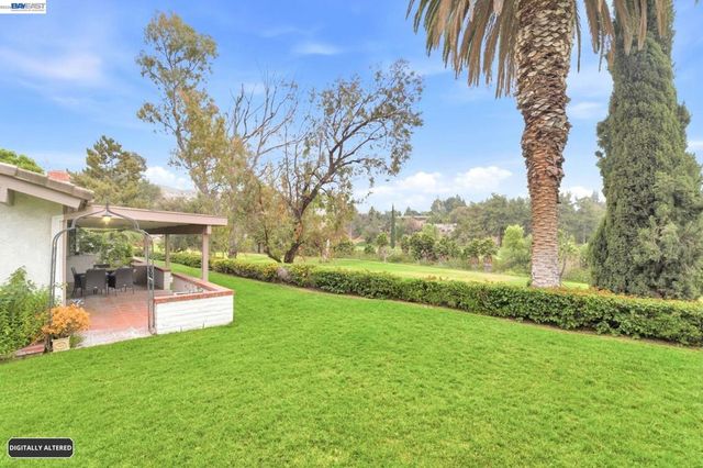 742 Via Zapata, Riverside, CA 92507