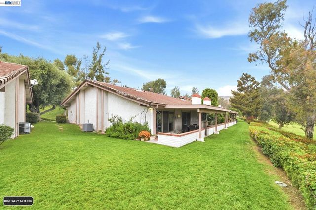 742 Via Zapata, Riverside, CA 92507