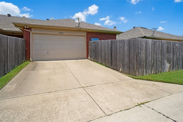 1810 Poinsettia Boulevard, Denton, TX 76208